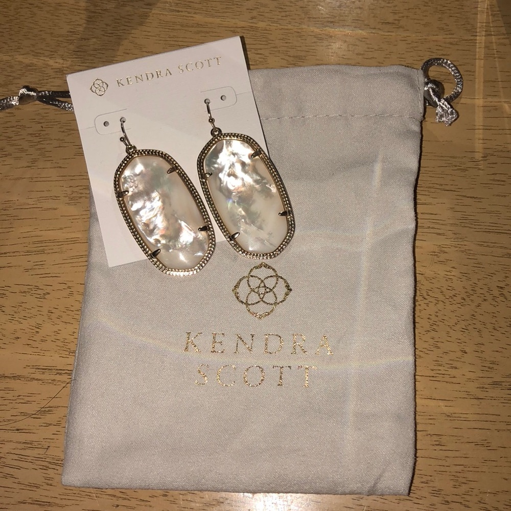 Kendra Scott Danielle Earrings - Mother of Pearl